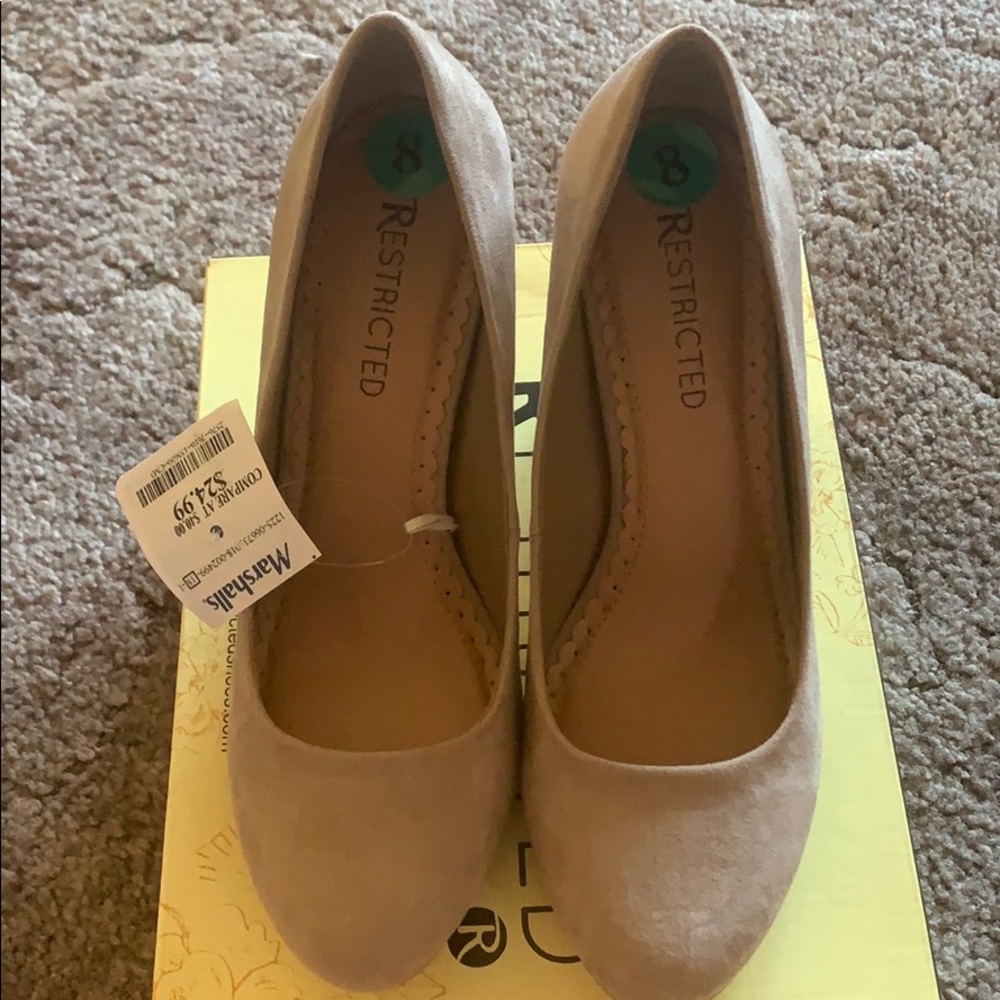 RESTRICTED - TAUPE HEELS - 8 - Picture 5 of 5